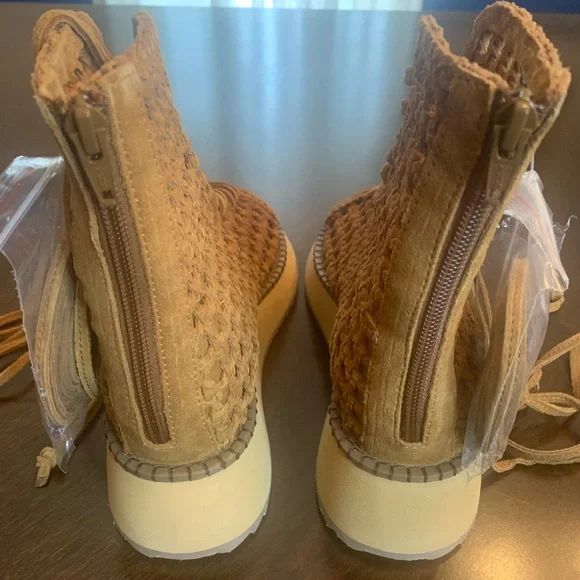 💫HP‼️💫 NIB FREE PEOPLE Luca Lace-up Sandal in Tan, Sizes 6.5 & 8 - Picture 9 of 12